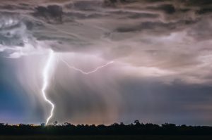 雷三日 梅雨明け十日 兵庫たつの店のブログ 注文住宅のユニバーサルホーム